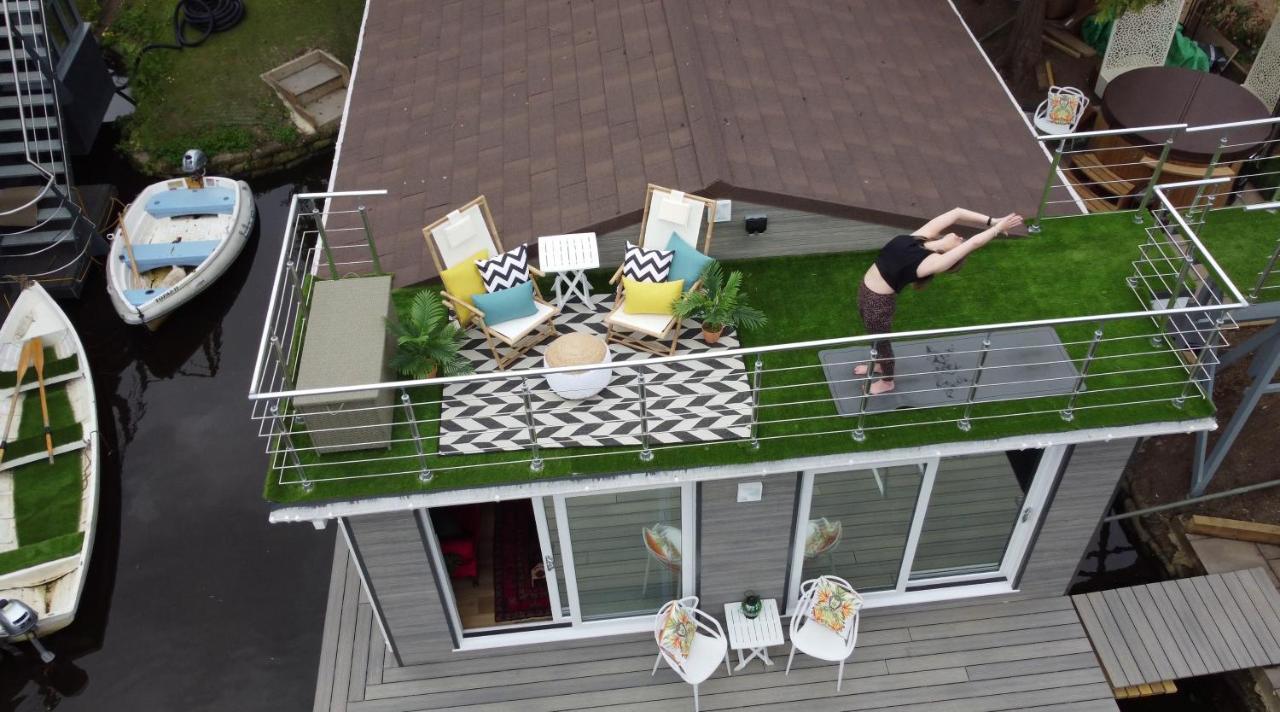 Tulana Taggs - Floating Home On Idyllic Island Hampton Hill Экстерьер фото