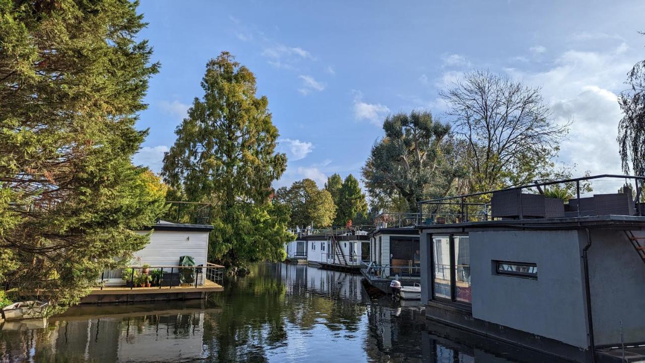 Tulana Taggs - Floating Home On Idyllic Island Hampton Hill Экстерьер фото
